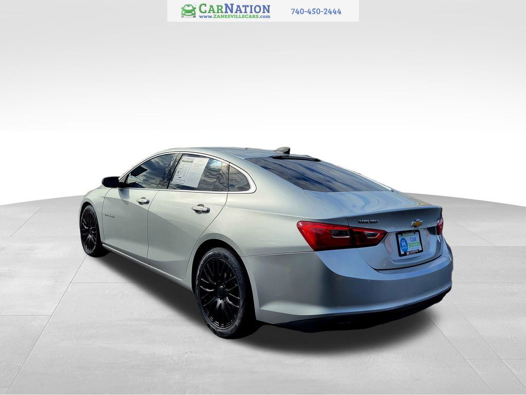 2018 Chevrolet Malibu LS photo 4