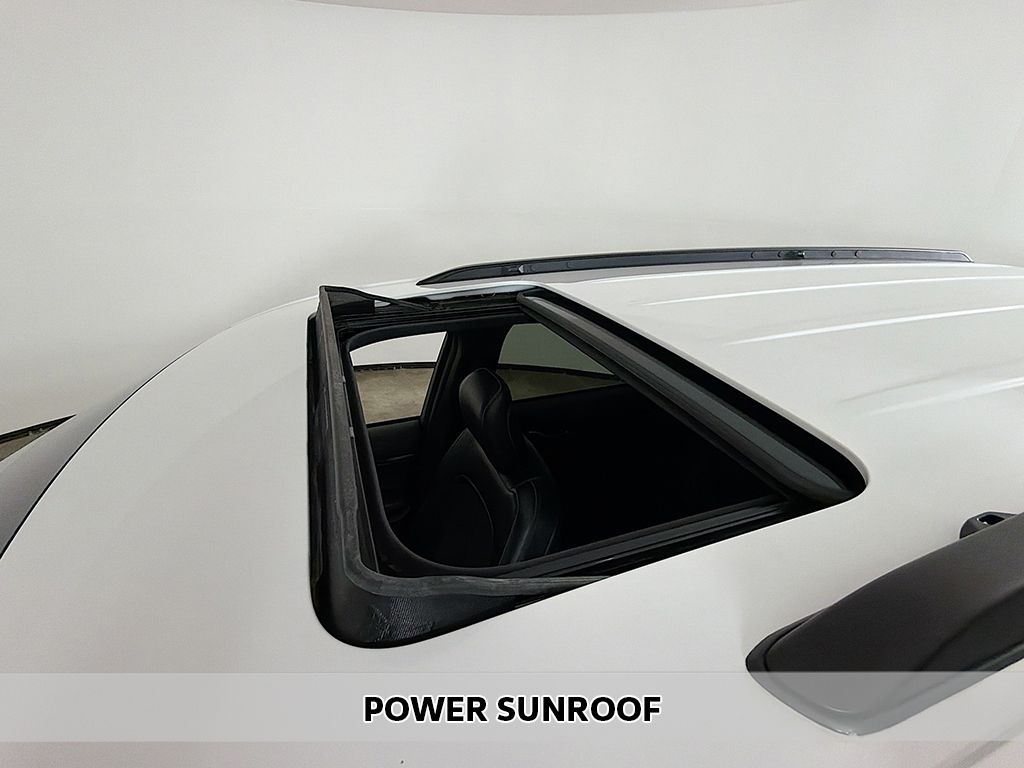 Used 2021 White Jeep Altitude image 3