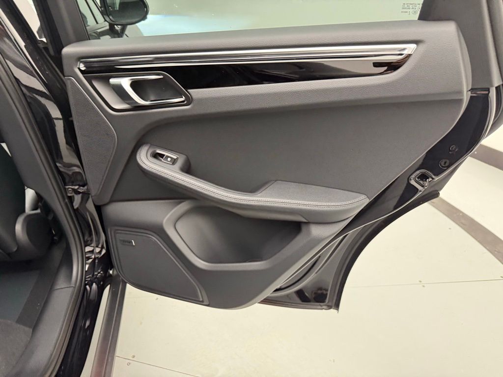 Thumbnail: 2026 Porsche Macan - 30