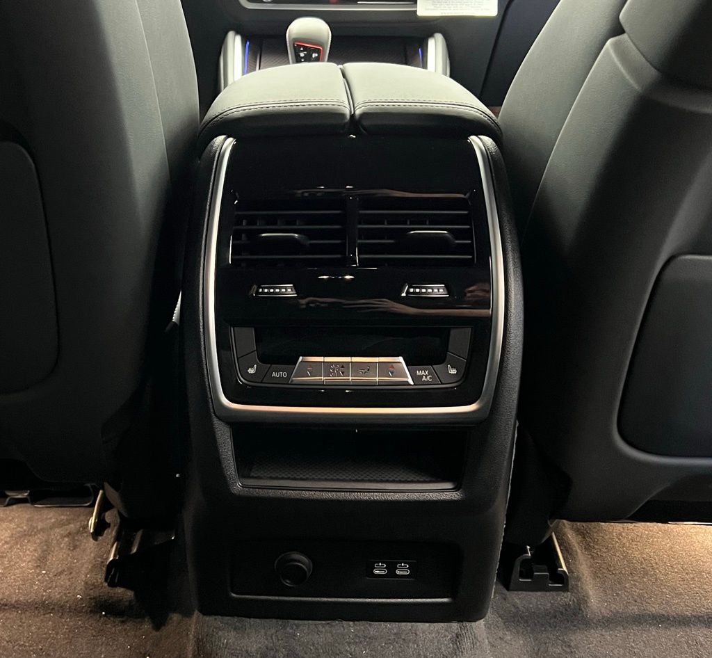 Thumbnail: 2026 BMW XM - 9