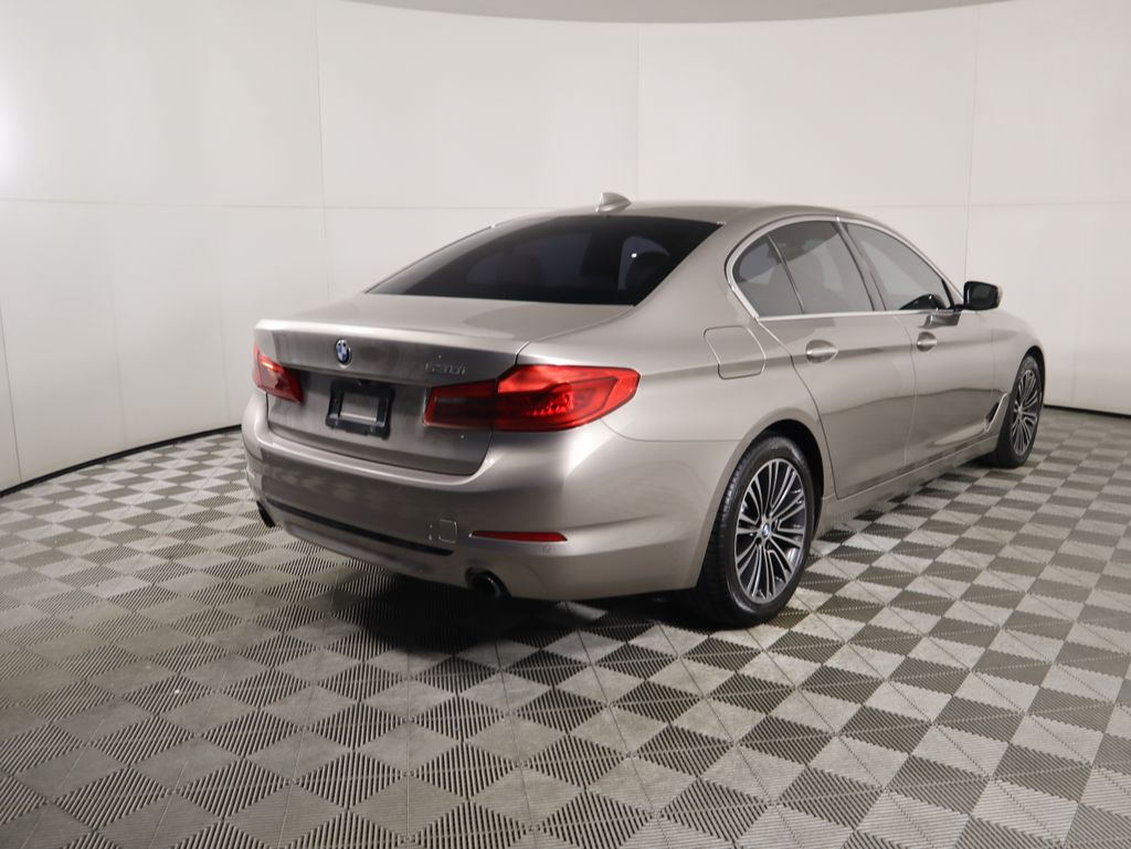 Thumbnail: 2017 BMW 5 Series - 5