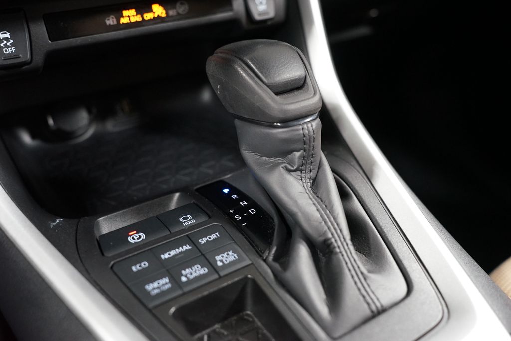 Thumbnail: 2025 Toyota RAV4 - 21