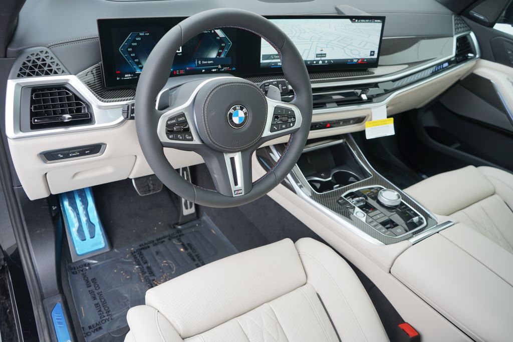 2025 BMW X7 M60i 12