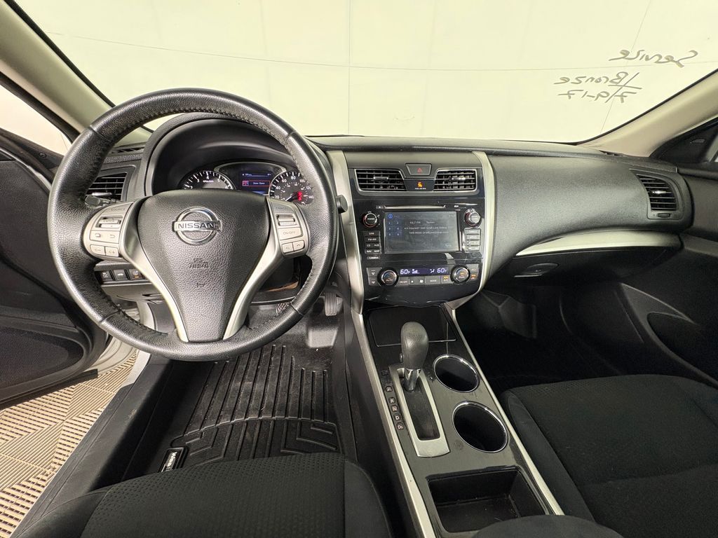 Used 2014 Silver Nissan 2.5 SV image 8