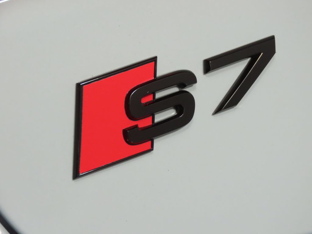 Thumbnail: 2023 Audi S7 - 9