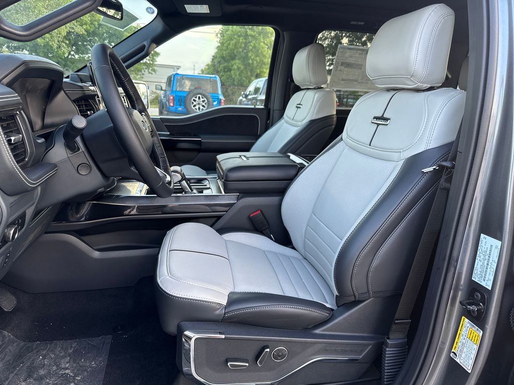 2025 Ford F-150 Lightning Platinum photo 16