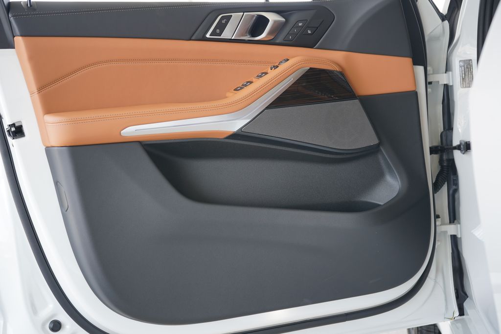 Thumbnail: 2026 BMW X5 - 9