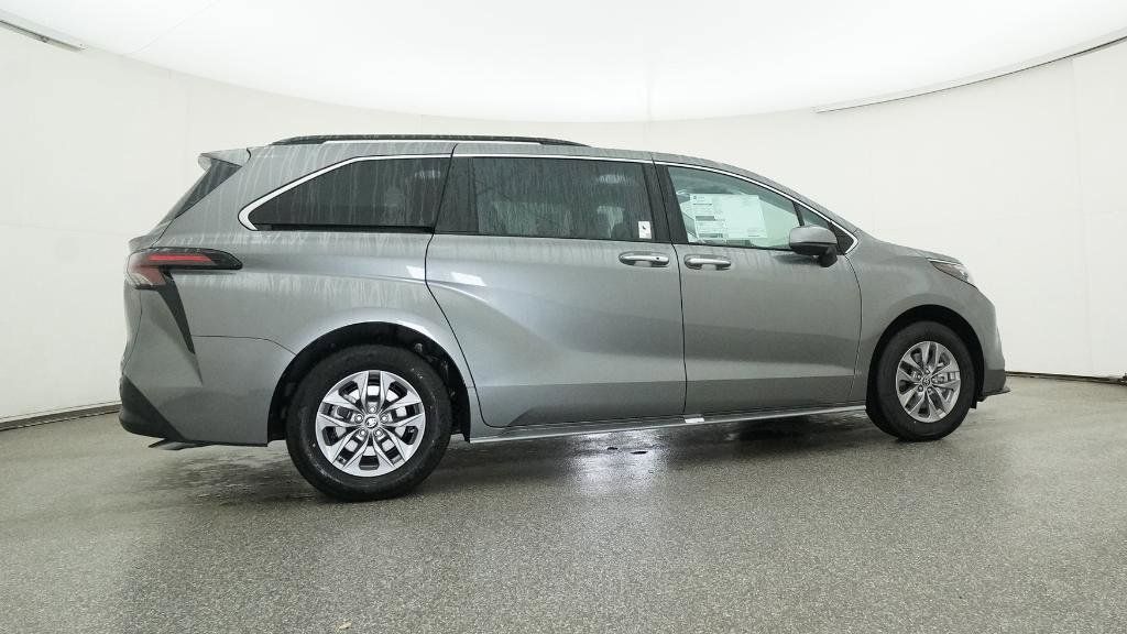 Thumbnail: 2026 Toyota Sienna - 13