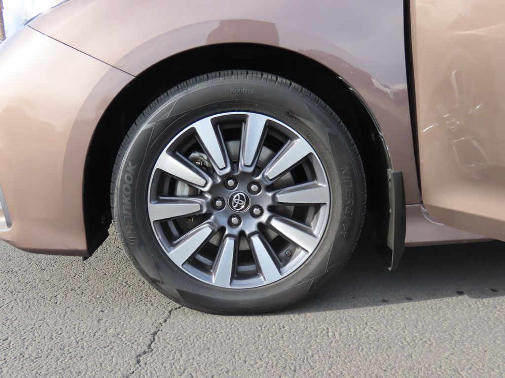 2019 Toyota Sienna SE Premium 28