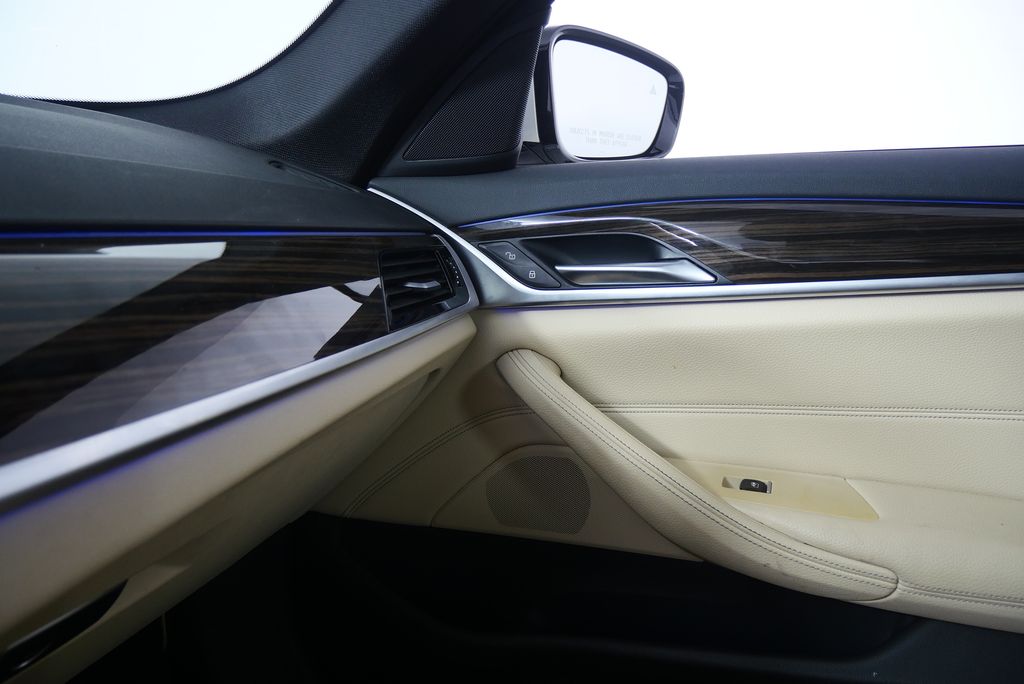 Thumbnail: 2019 BMW 5 Series - 25