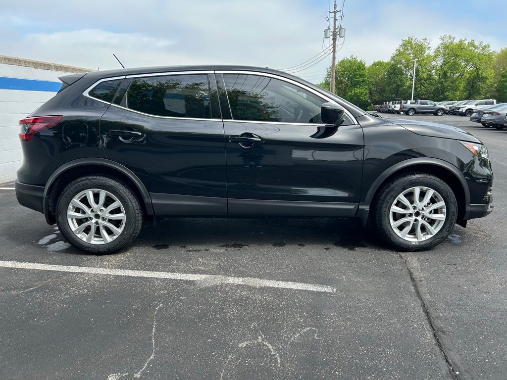 2022 Nissan Rogue Sport S 5