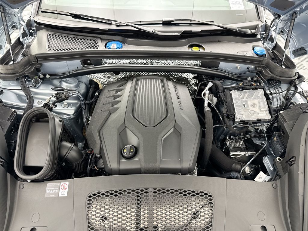 Thumbnail: 2026 Porsche Macan - 30