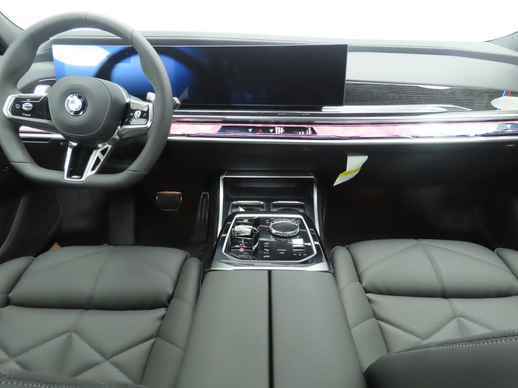 Thumbnail: 2026 BMW 7 Series - 13