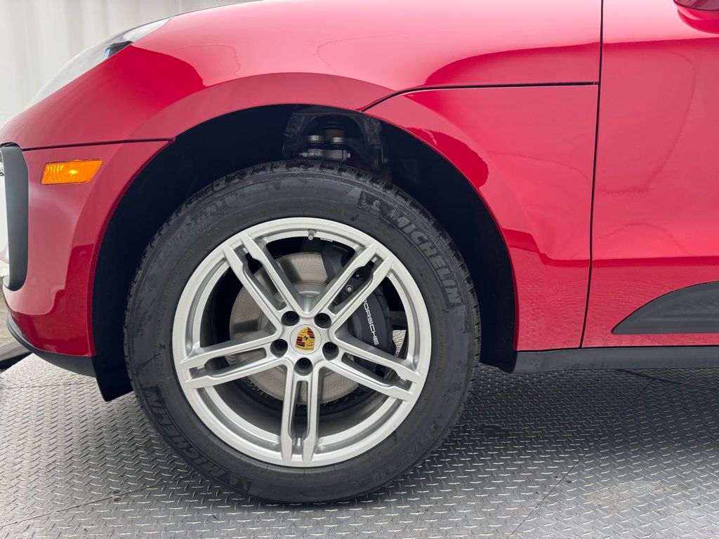 Thumbnail: 2025 Porsche Macan - 14
