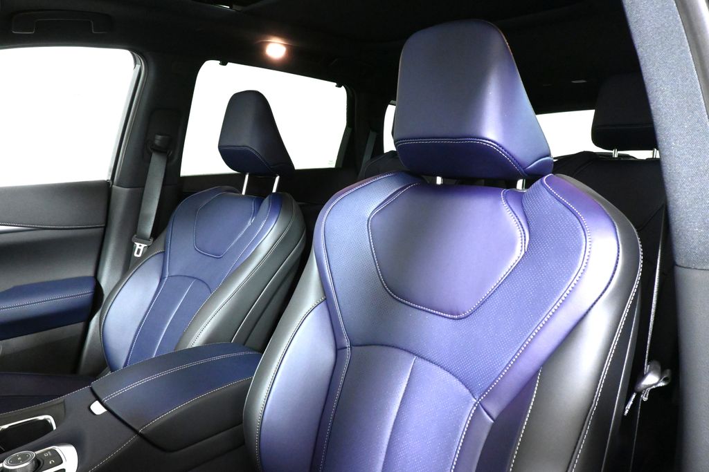 Thumbnail: 2026 INFINITI QX60 - 16