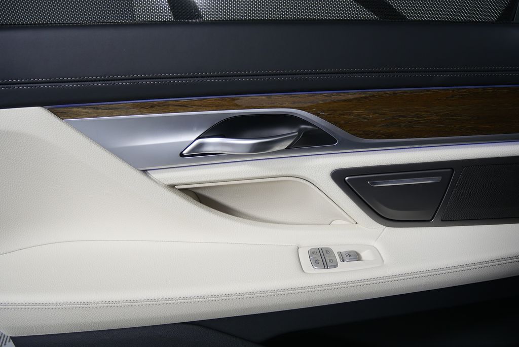Thumbnail: 2018 BMW 7 Series - 14