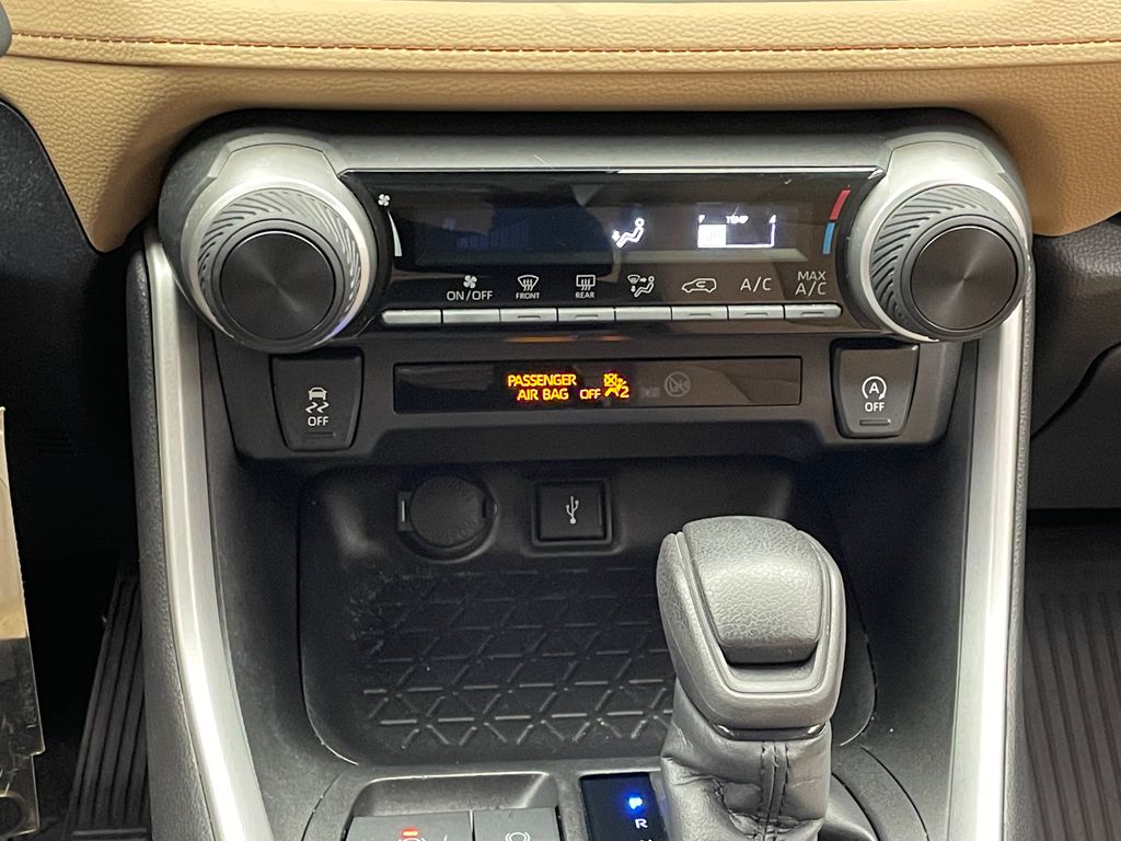 2022 Toyota RAV4 LE 26
