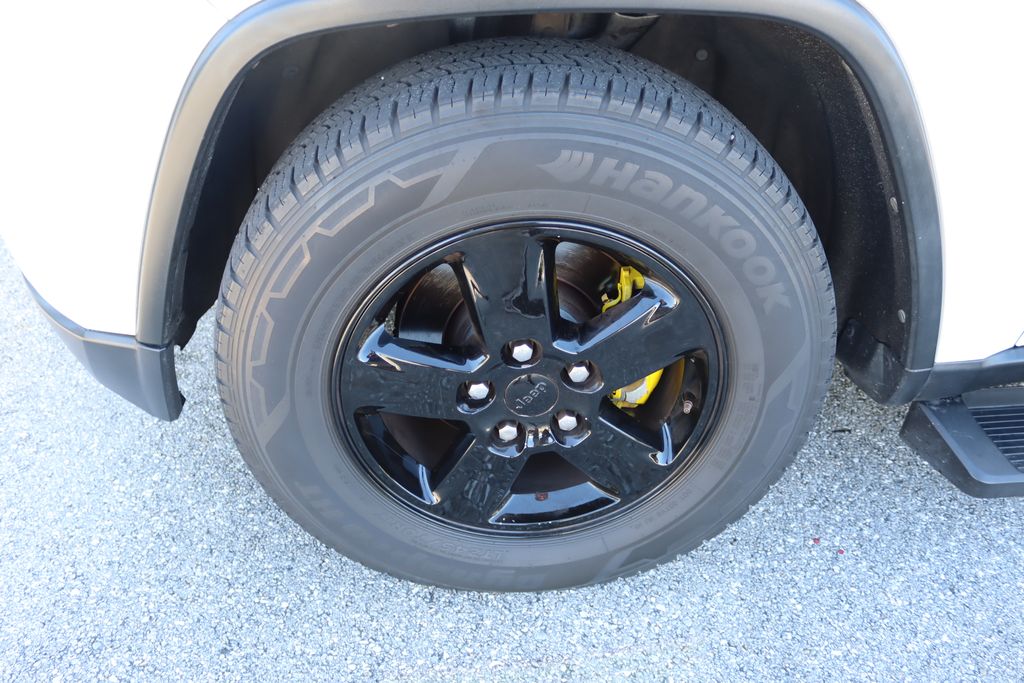 Thumbnail: 2013 Jeep Grand Cherokee - 4