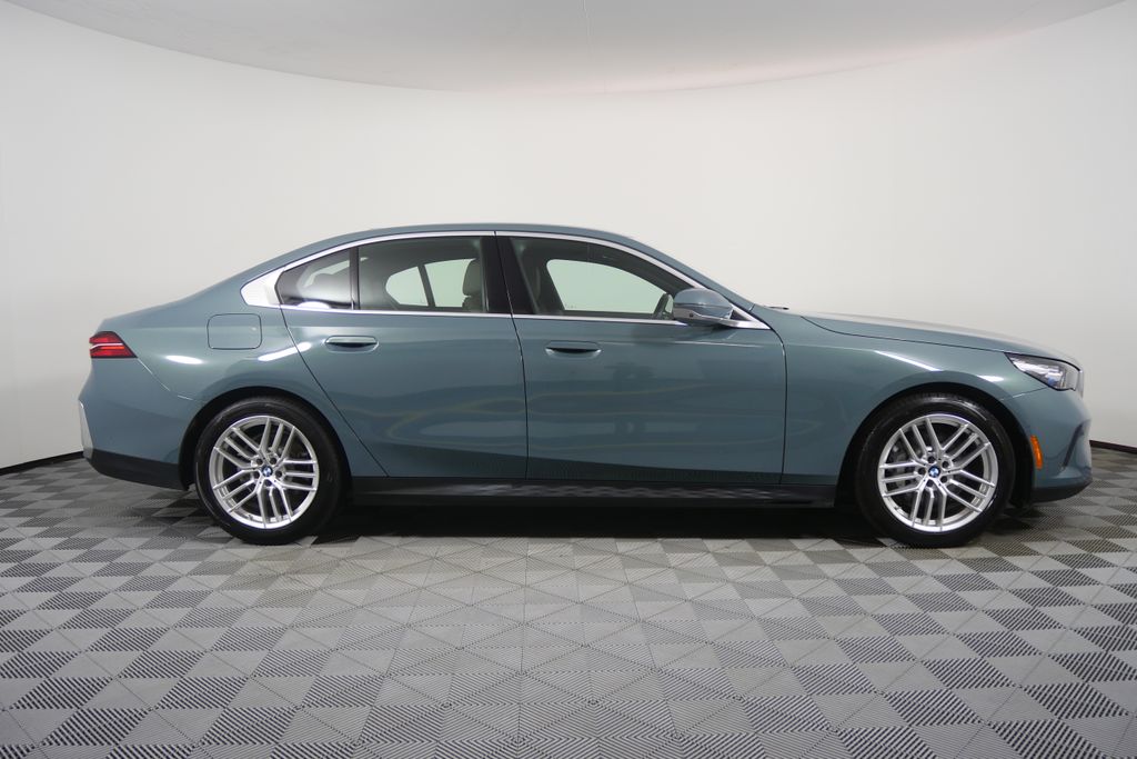 Thumbnail: 2024 BMW 5 Series - 2