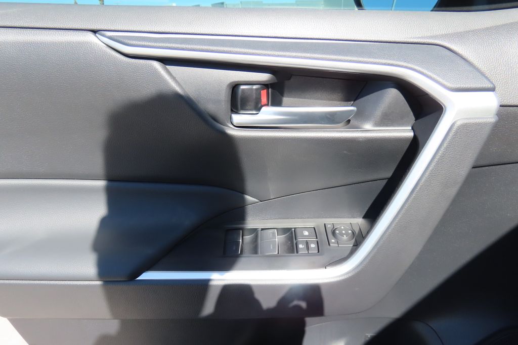 Thumbnail: 2025 Toyota RAV4 - 22