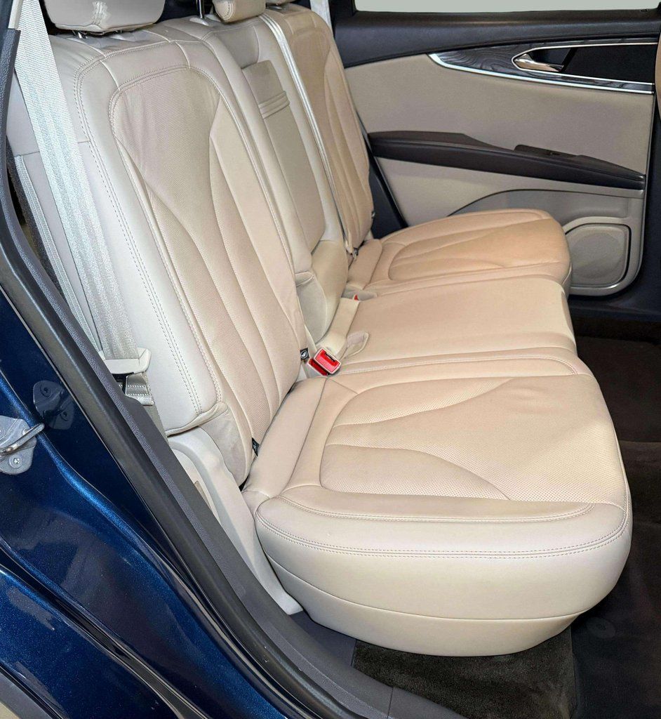 Used 2017 Midnight Sapphire Blue Metallic Lincoln Reserve image 25