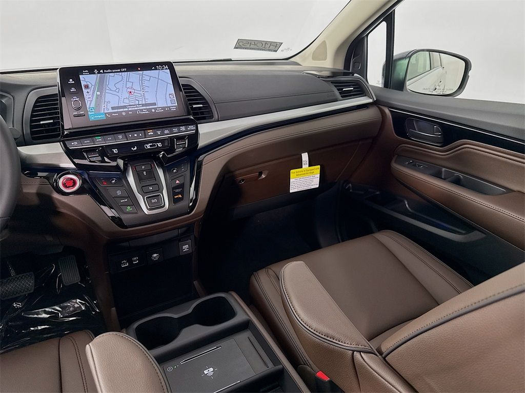 2025 Honda Odyssey Touring photo