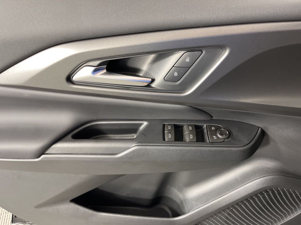 Thumbnail: 2026 Chevrolet Equinox - 26
