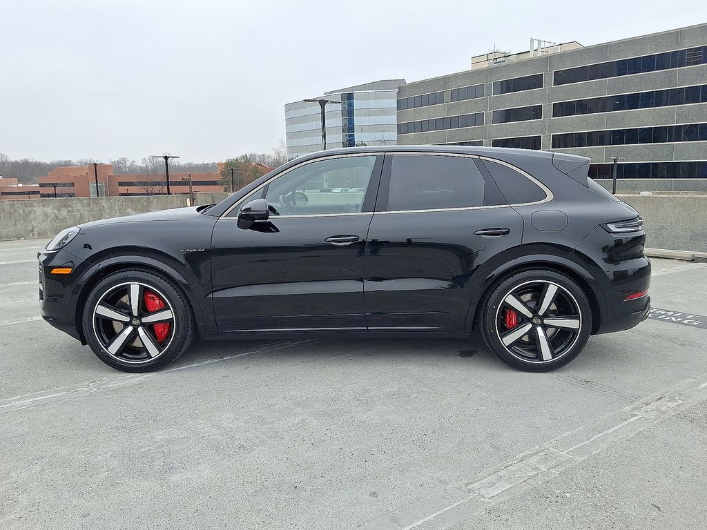 Thumbnail: 2026 Porsche Cayenne - 2