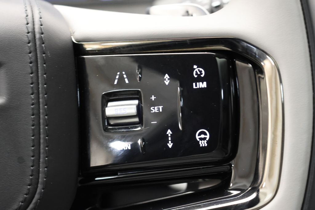 Thumbnail: 2026 Land Rover Range Rover Velar - 18