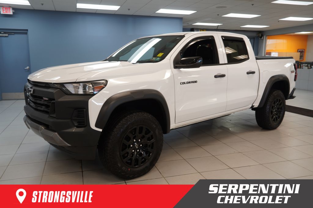 Summit White 2023 Chevrolet Colorado Trail Boss Crew Cab 4WD Pickup Truck Four-Wheel Drive 8-Speed Automatic
