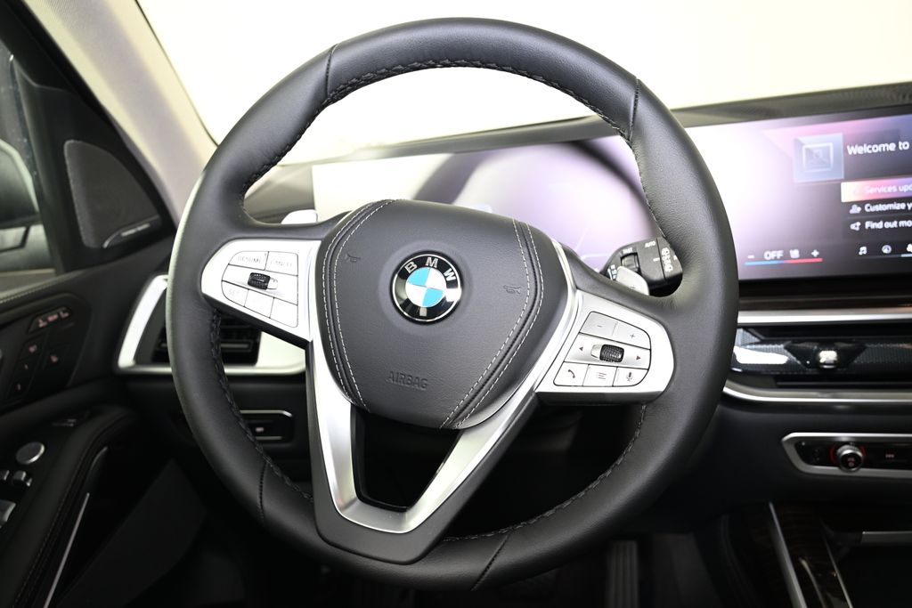 Thumbnail: 2026 BMW X7 - 17