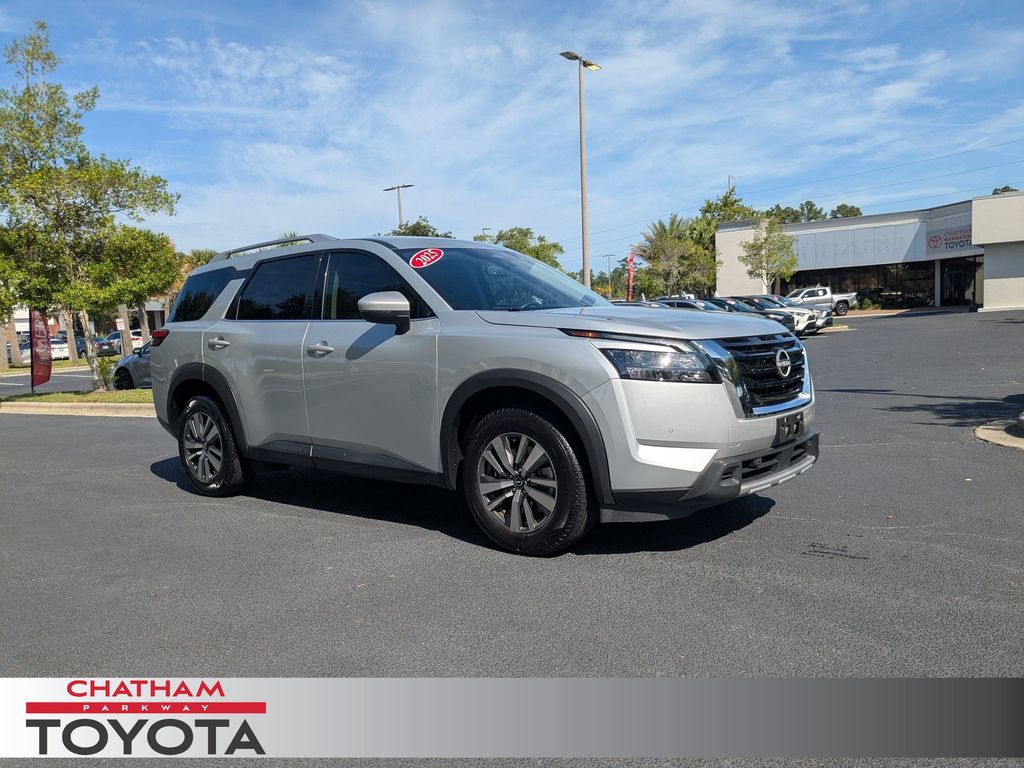 2025 Nissan Pathfinder SL FWD