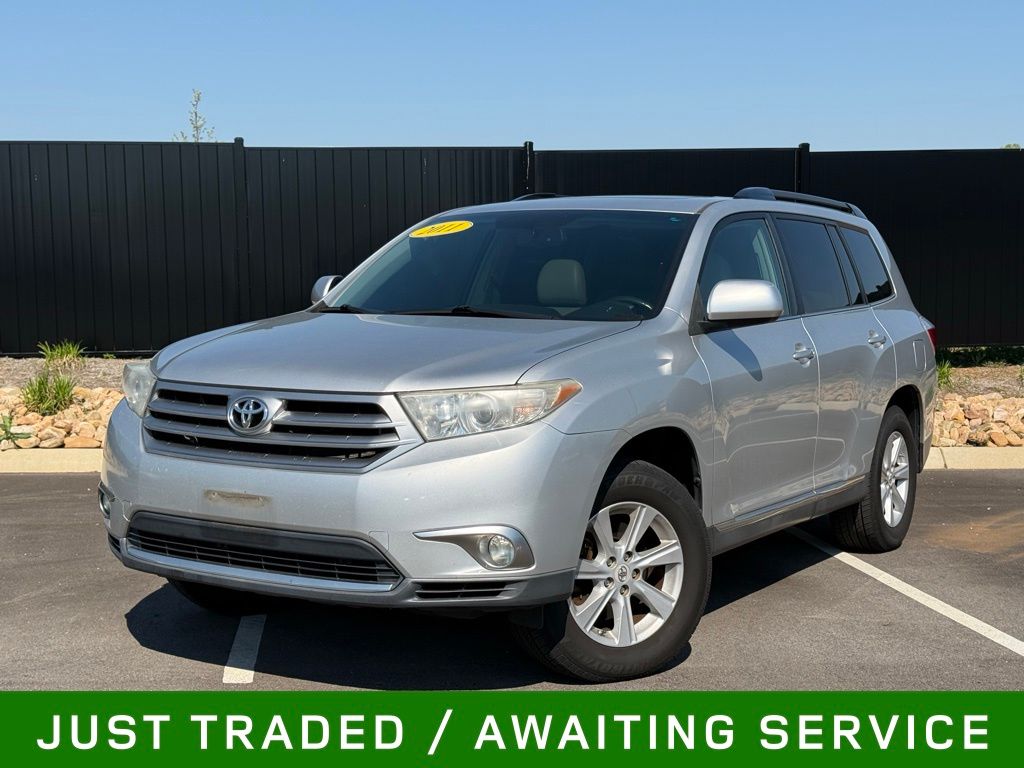 Classic Silver Metallic 2011 Toyota Highlander SE SUV / Crossover Front-Wheel Drive 5-Speed Automatic Overdrive