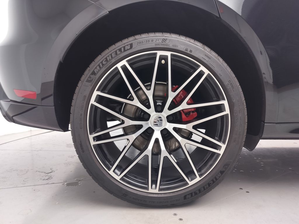 Thumbnail: 2023 Porsche Macan - 29