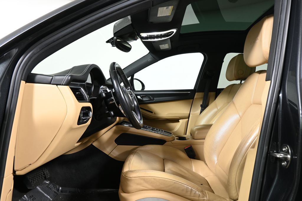 Thumbnail: 2017 Porsche Macan - 3