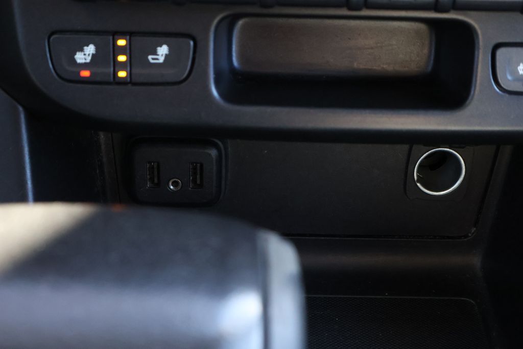 Thumbnail: 2021 Chevrolet Colorado - 24