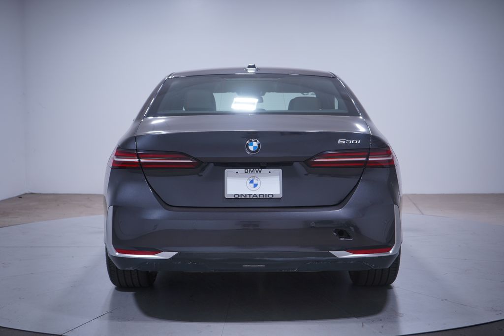 Thumbnail: 2025 BMW 5 Series - 5