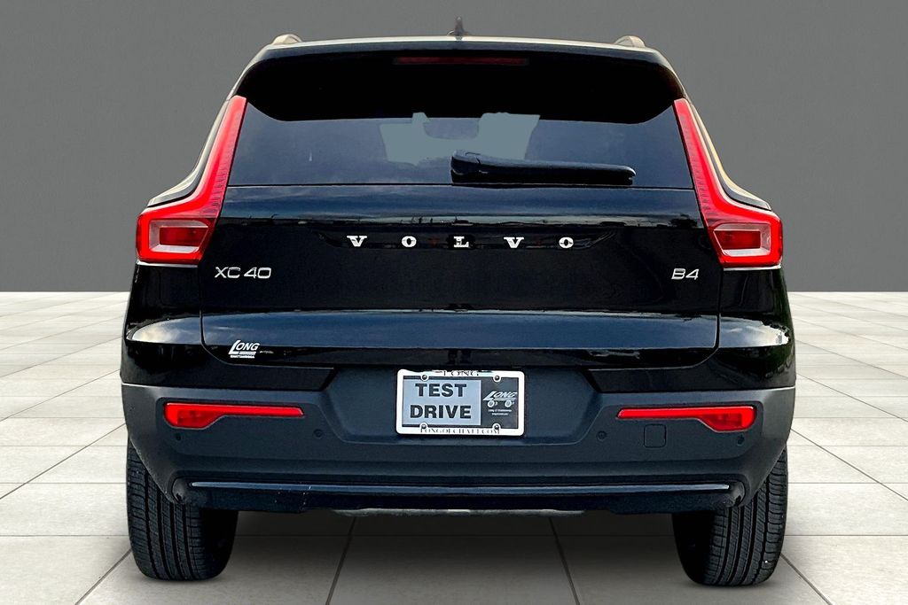 2026 Volvo XC40 Plus - Photo 11