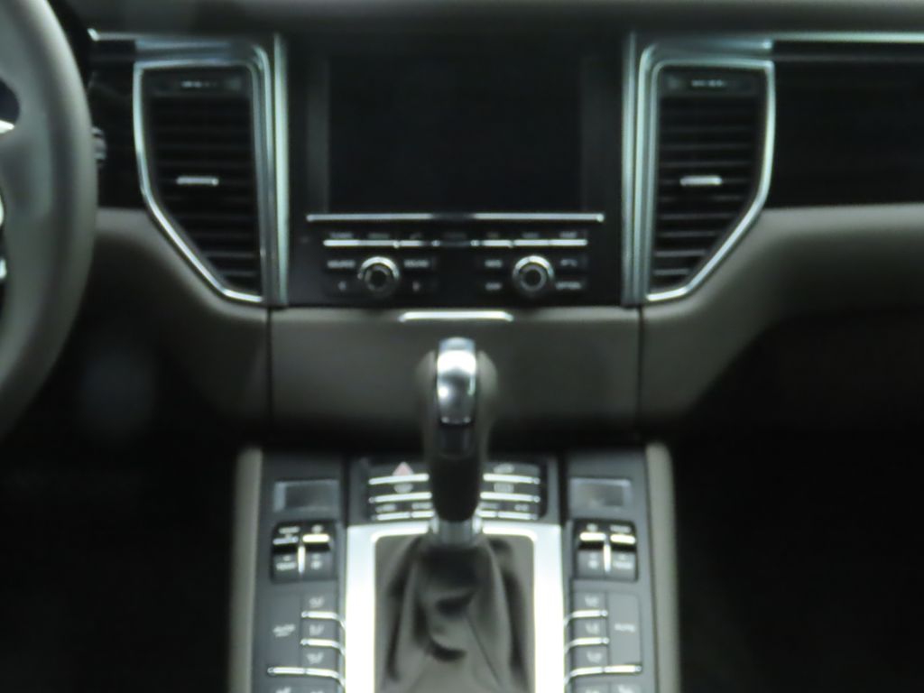 Thumbnail: 2015 Porsche Macan - 17