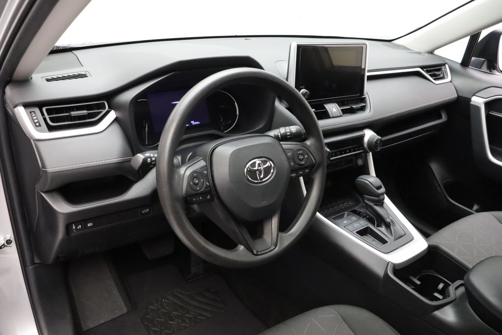 2023 Toyota RAV4 XLE 15