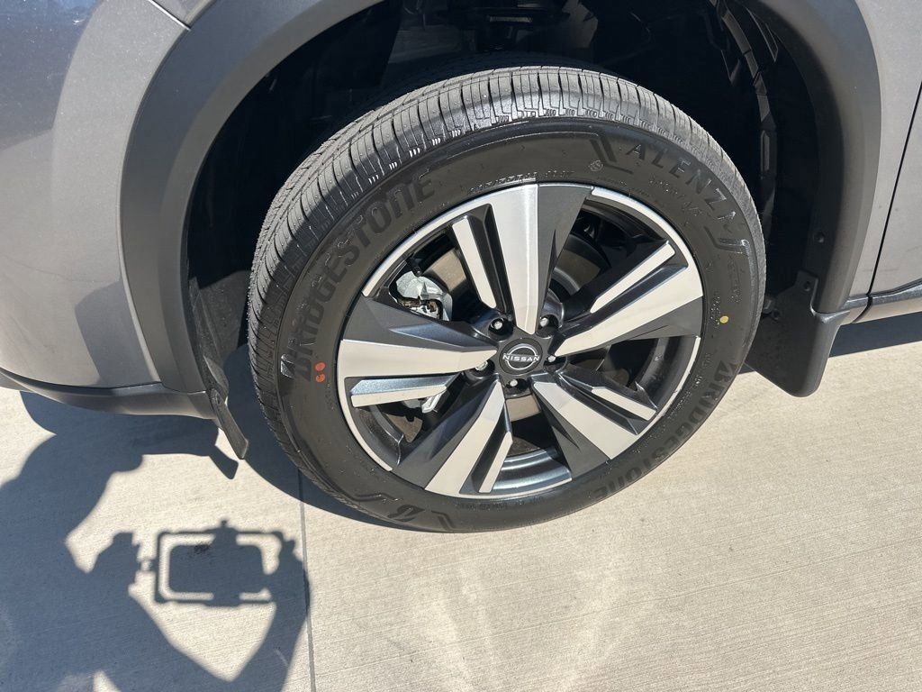 2025 Gun Metallic Nissan Rogue SL FWD SUV