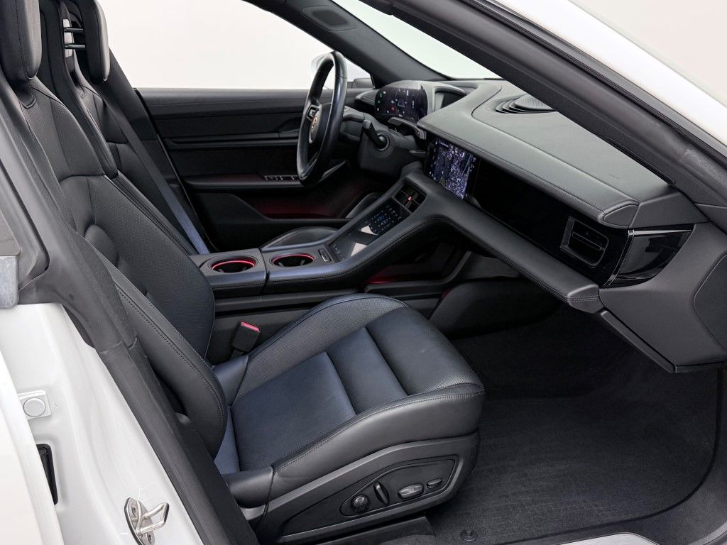 Thumbnail: 2020 Porsche Taycan - 20