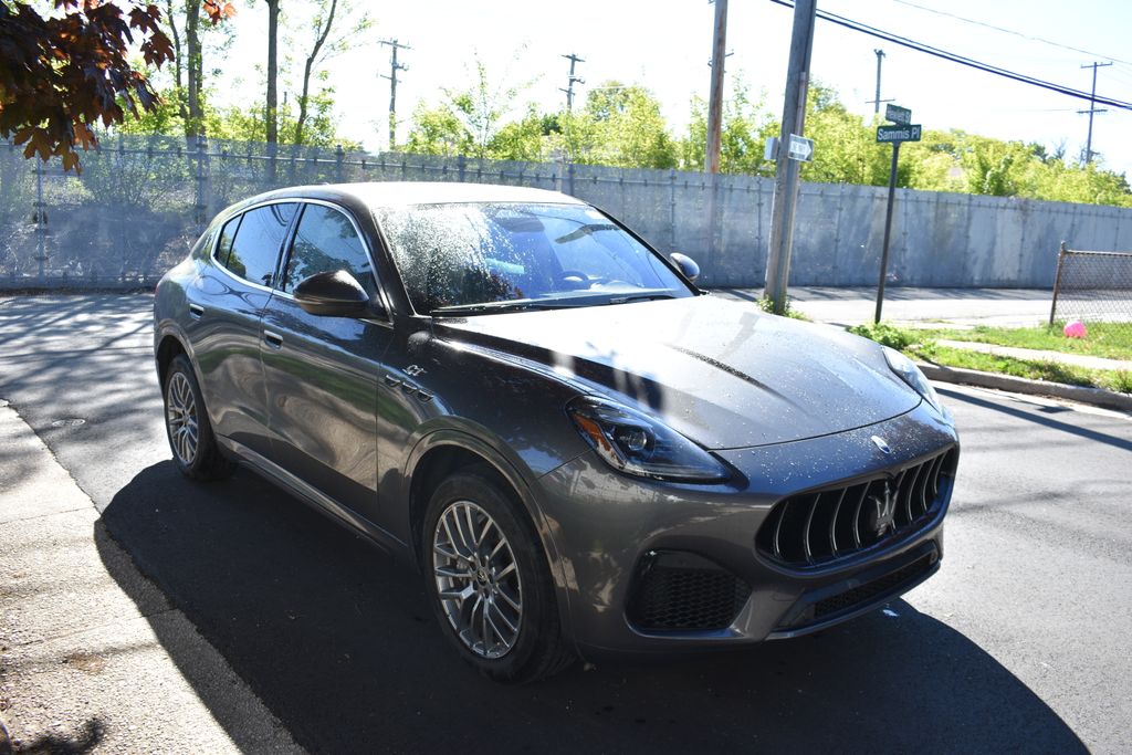 View vehicle photo 4