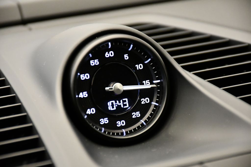 Thumbnail: 2025 Porsche Macan - 18