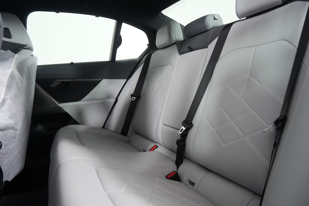 Thumbnail: 2026 BMW 5 Series - 17