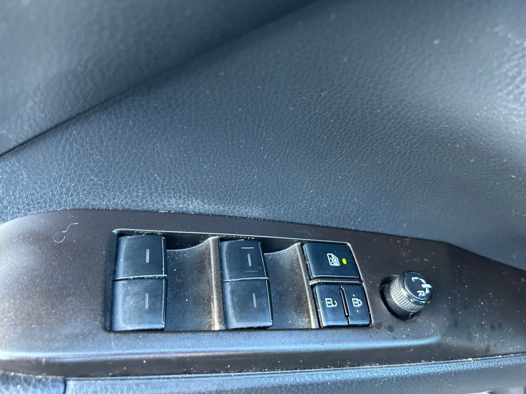 Thumbnail: 2021 Toyota Camry - 24