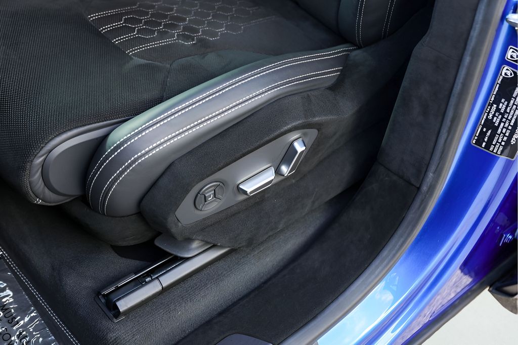Used 2024 Blue Lamborghini Performante image 11