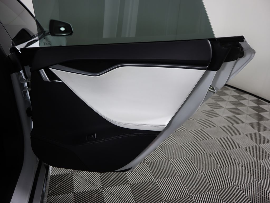 Thumbnail: 2018 Tesla Model S - 29