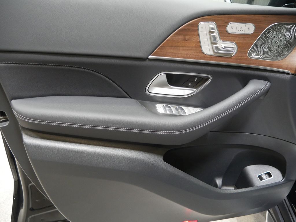 Thumbnail: 2026 Mercedes-Benz GLE - 16