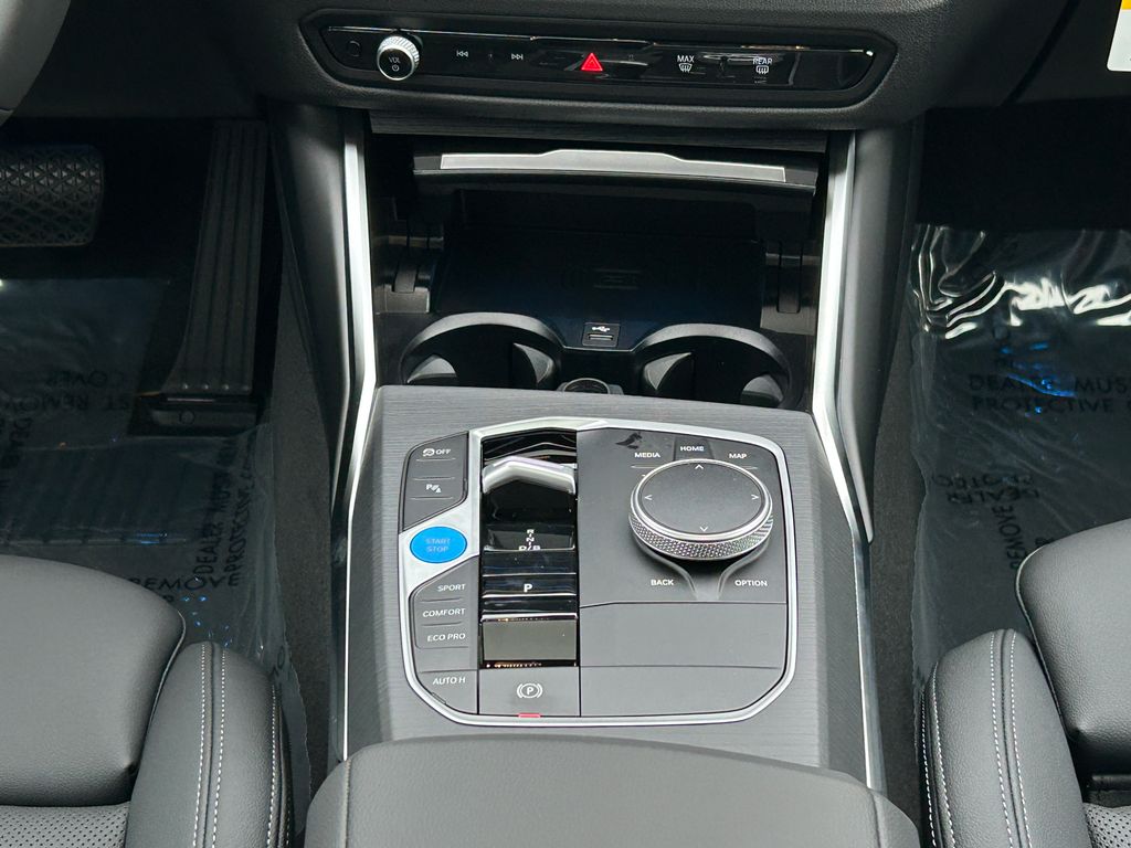 Thumbnail: 2025 BMW i4 - 27